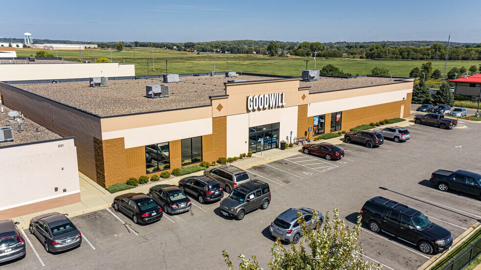 More Photos Of 221 28th St SE, Rochester Unknown For Lease