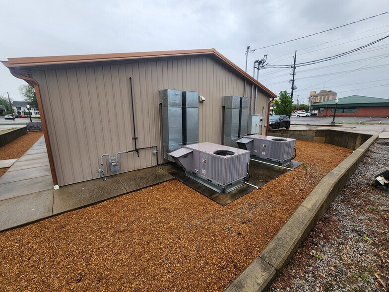 More Photos Of 109 W Poplar St, Harrisburg Specialty For Sale