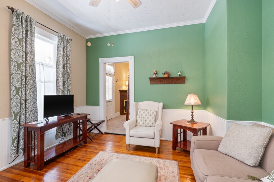 More Photos Of 5 Ojo St, Eureka Springs Hospitality For Sale