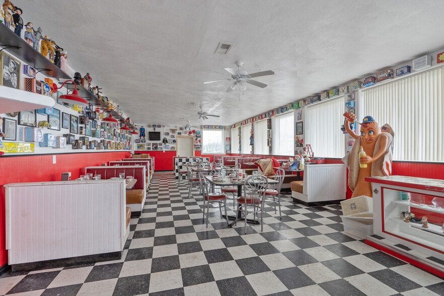 More Photos Of 9681 US 20, Cassville Restaurant For Sale