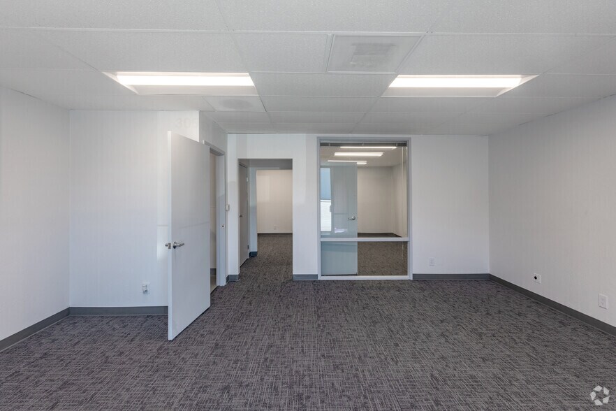More Photos Of 2910-2960 Scott Blvd, Santa Clara Light Distribution For Lease