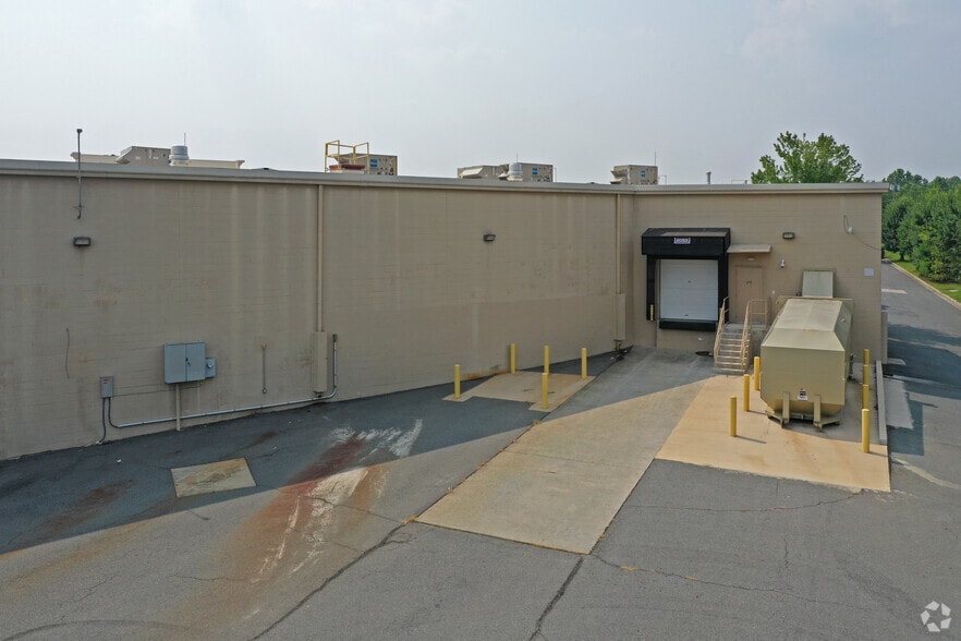 More Photos Of 360-430 E Hanes Mill Rd, Winston-Salem Unknown For Lease