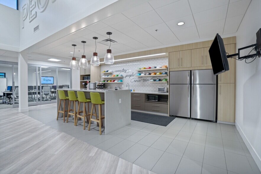 More Photos Of 201 Outerbelt St, Columbus Office For Sale