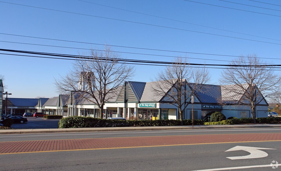 More Photos Of 305 E Market St, Leesburg Unknown For Lease