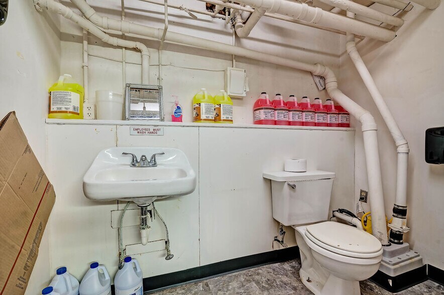 More Photos Of 1565 Marion-Waldo Rd, Marion General Retail For Sale