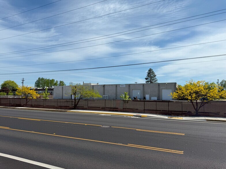 More Photos Of 250 Queen Ave SW, Albany Warehouse For Sale