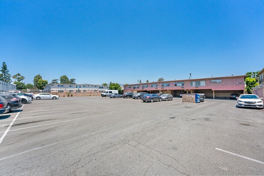 More Photos Of 10625 Petit Ave, Granada Hills Apartments For Sale