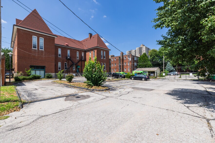 More Photos Of 12-14 N Newstead Ave, Saint Louis Office For Lease