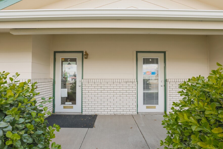 More Photos Of 1020 S Townsend Ave, Montrose Storefront Retail Office For Sale
