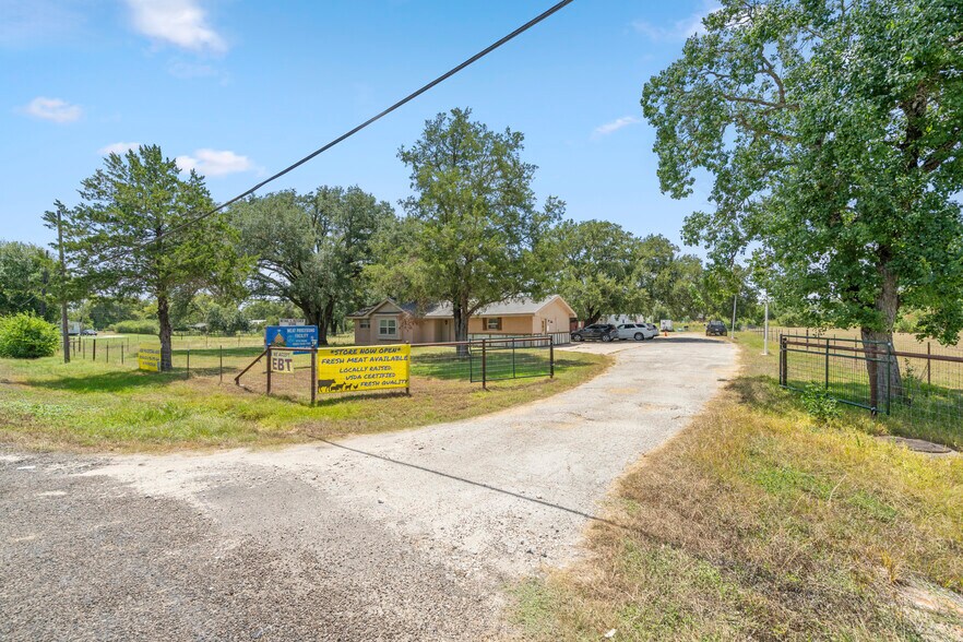 More Photos Of 9772 FM 1696 Rd, Bedias Storefront For Sale