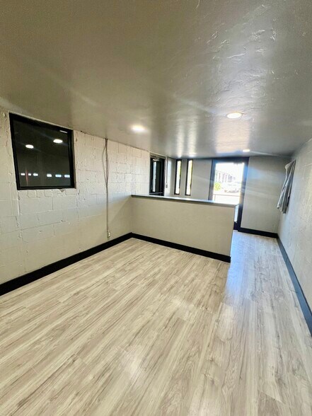 More Photos Of 2810 W Reno Ave, Oklahoma City Service For Lease