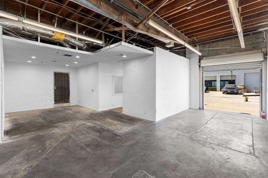 More Photos Of 127-129 S 8th Ave, La Puente Warehouse For Sale