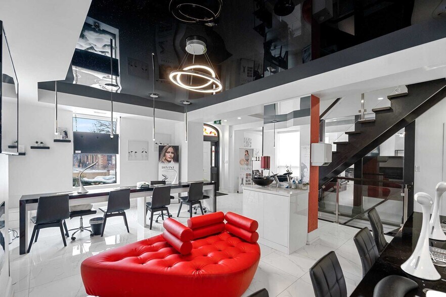 More Photos Of 62 Queen St S, Mississauga Freestanding For Lease