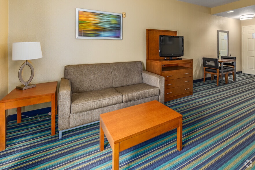 More Photos Of 1810 S Highway 27, Clermont Hotel For Sale