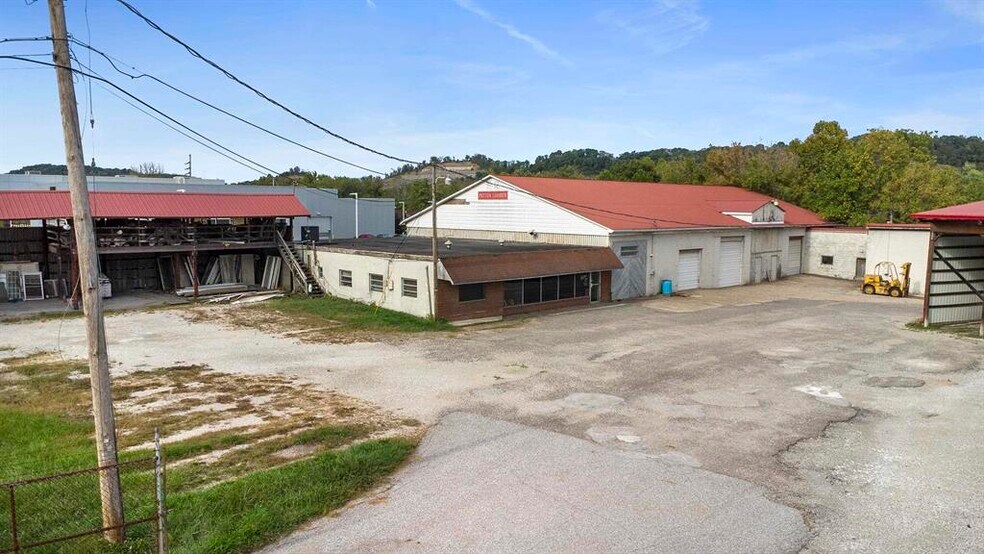 More Photos Of 3571 Winchester Ave, Ashland Freestanding For Sale