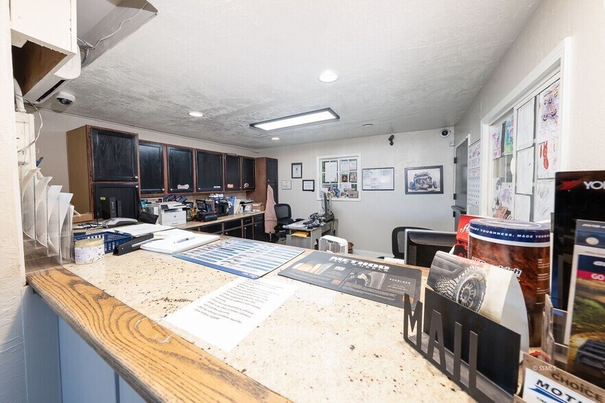More Photos Of 120 S Warner St, Ridgecrest Auto Repair For Sale