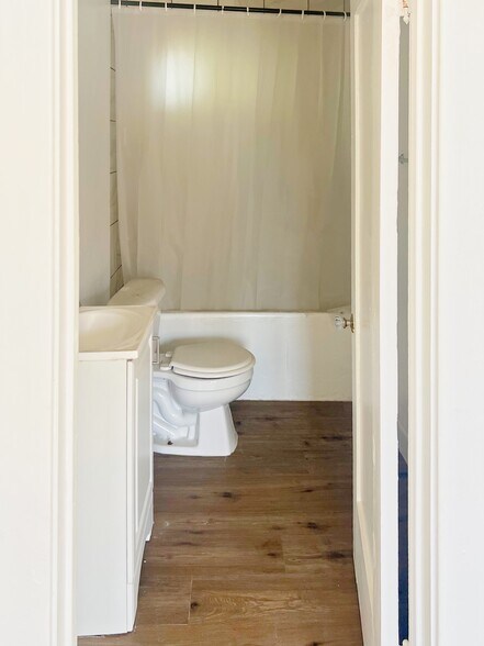 More Photos Of 522 W VERNON Ave, Los Angeles Daycare Center For Sale