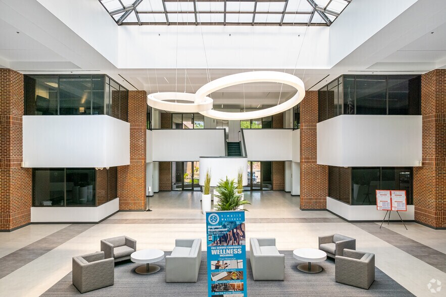 More Photos Of 17330 Preston Rd, Dallas Office For Lease