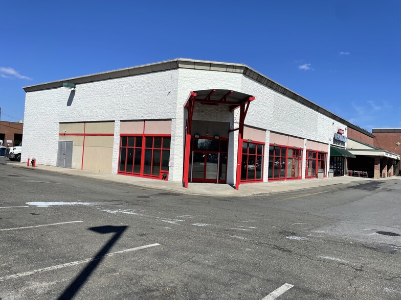 Primary Photo Of 691 Co-op City Blvd, Bronx Storefront Retail Office For Lease