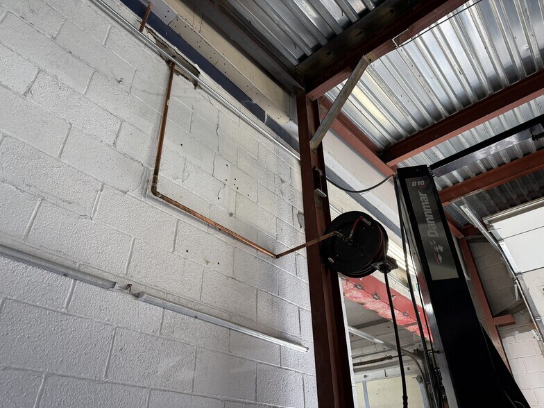 More Photos Of 395 Sheridan Blvd, Lakewood Auto Repair For Sale