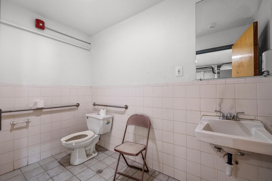 More Photos Of 215 Market St, Perth Amboy Office For Lease