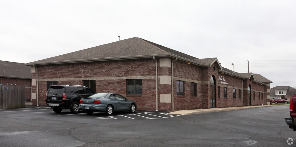 More Photos Of 7855 S Emerson Ave, Indianapolis Medical For Lease