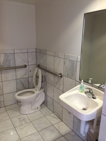 More Photos Of 301 E Main St, Remington Office For Lease