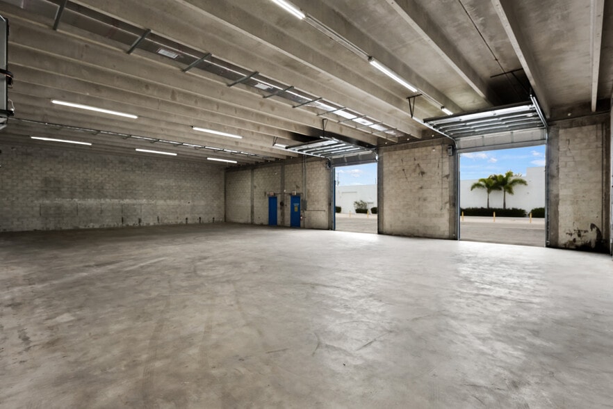 More Photos Of 2605 Kelly Ln, Lake Worth Warehouse For Lease