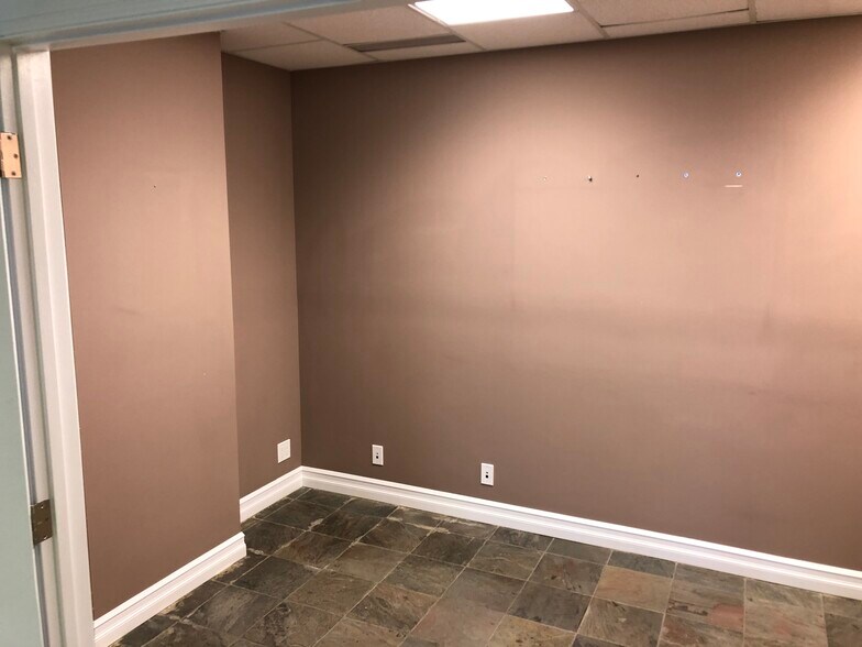 More Photos Of 104 - 138 Se, Calgary, Ab Av, Calgary Apartments For Sale