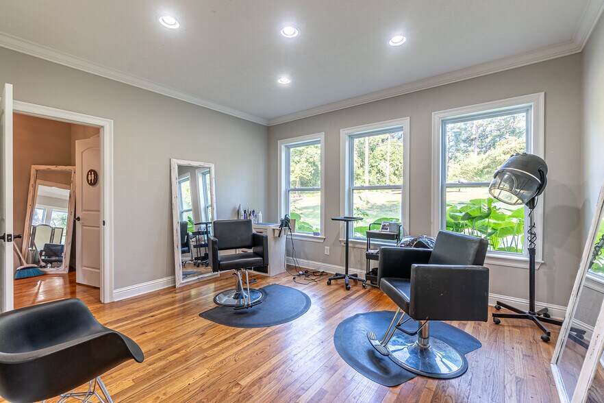 More Photos Of 2590 Military Hwy, Pineville Office For Sale