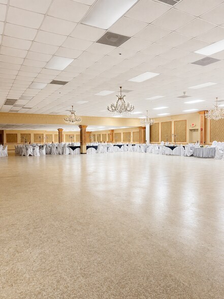 More Photos Of 5800 Airline Dr, Houston Flex For Lease