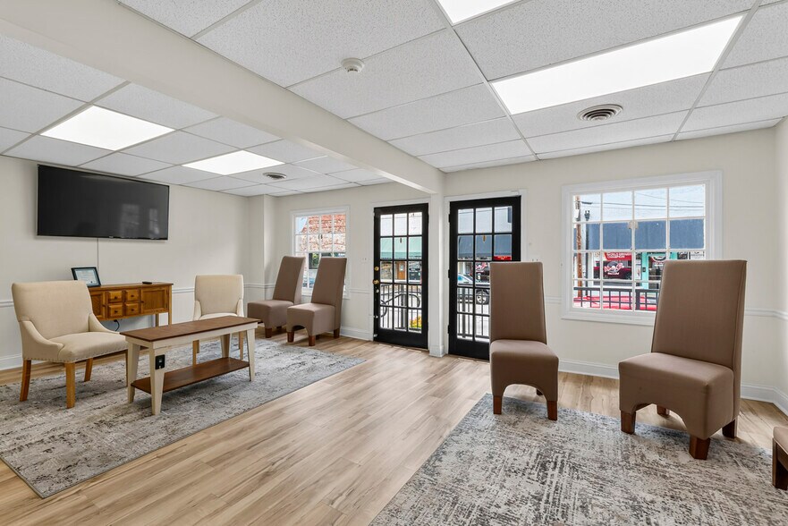More Photos Of 40 Macon St, McDonough Medical For Lease