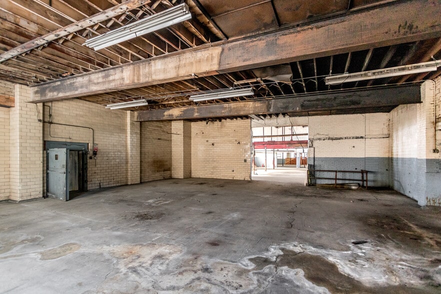 More Photos Of 2600 E Grand Blvd, Detroit Warehouse For Sale
