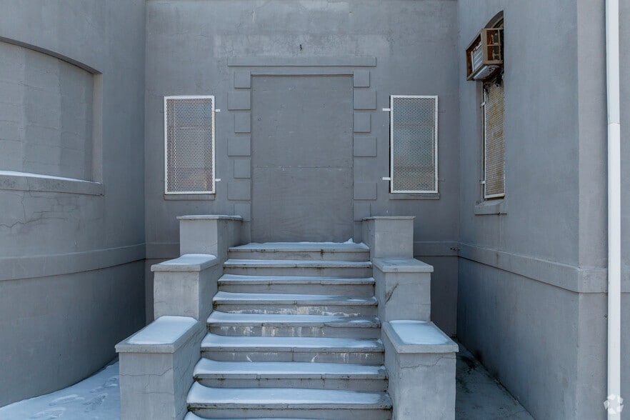 More Photos Of 39 Meade St, Trenton Distribution For Lease