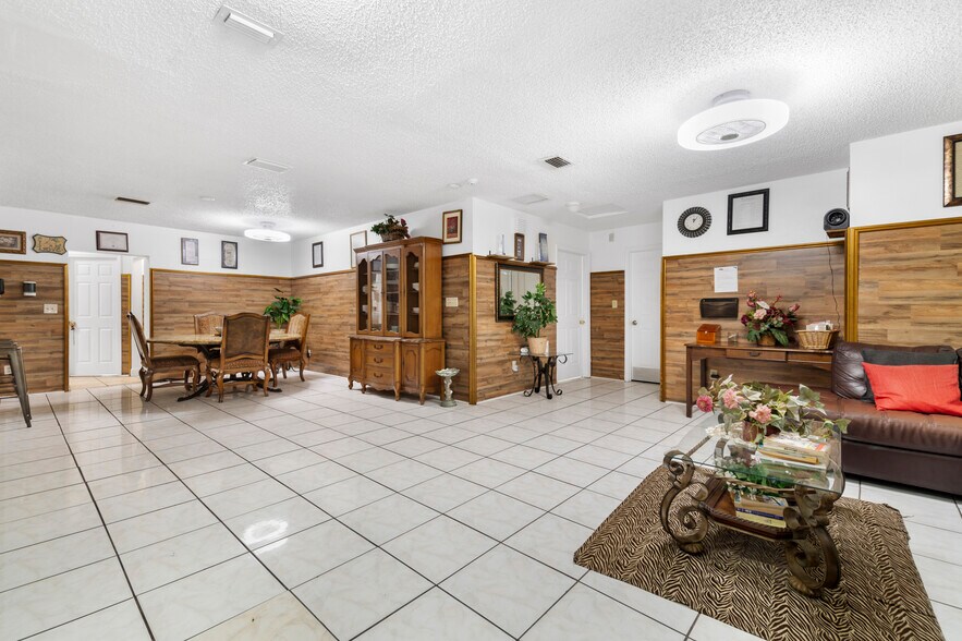 More Photos Of 613 Forest Hills Dr, Brandon Assisted Living For Lease
