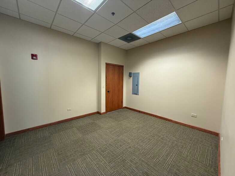 More Photos Of 2429 Randall Rd, Carpentersville Storefront Retail Office For Lease