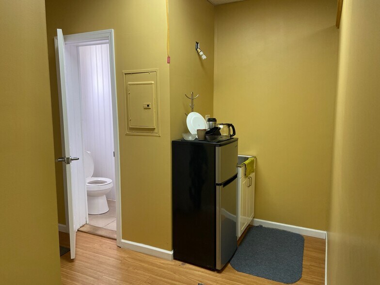 More Photos Of 351-357 W Sunrise Hwy, Freeport Storefront Retail Office For Lease