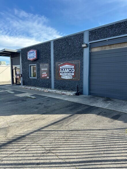 More Photos Of 207 Kenroy Ln, Roseville Warehouse For Sale