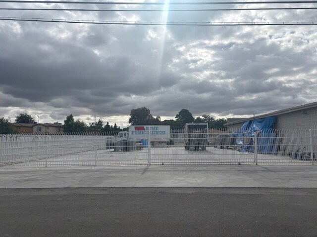 More Photos Of 620 Chester Ave, Bakersfield Showroom For Lease
