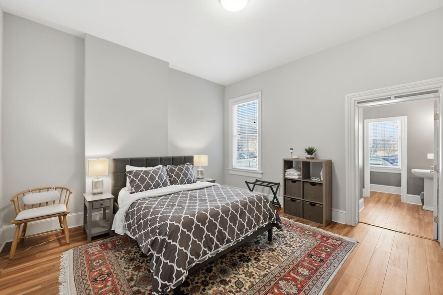 More Photos Of 18 W Franklin St, Richmond Apartments For Sale