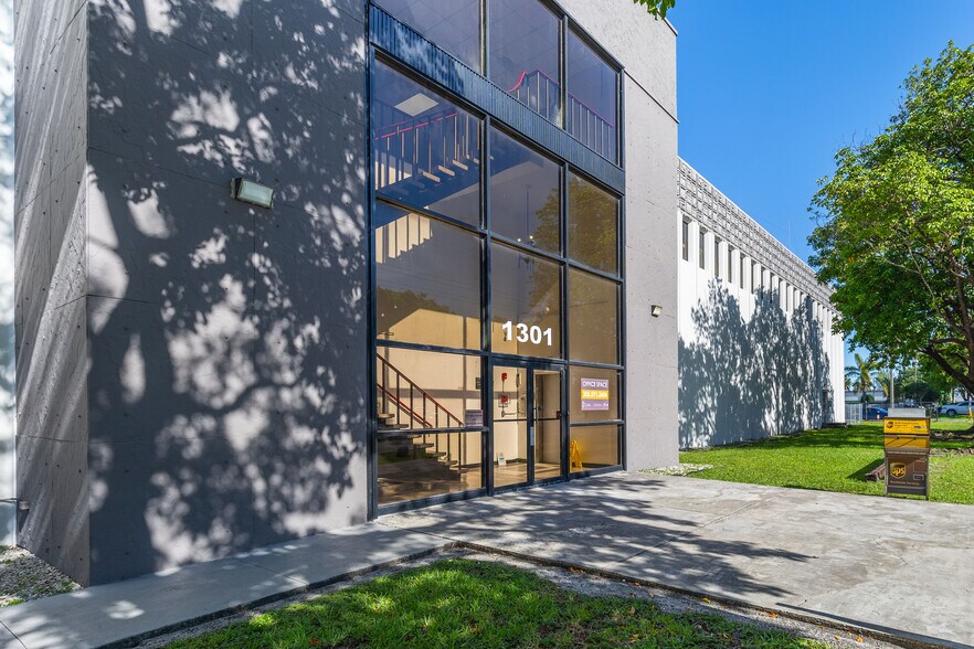 More Photos Of 1301 NW 89th Ct, Doral Warehouse For Lease