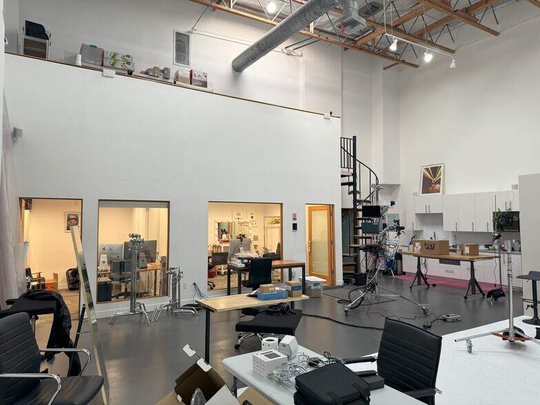 More Photos Of 8950-8956 Ellis Ave, Los Angeles Showroom For Lease