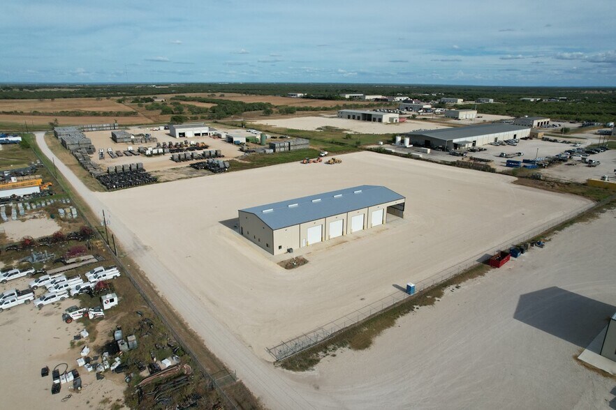 More Photos Of 772 County Road 429, Pleasanton Distribution For Lease