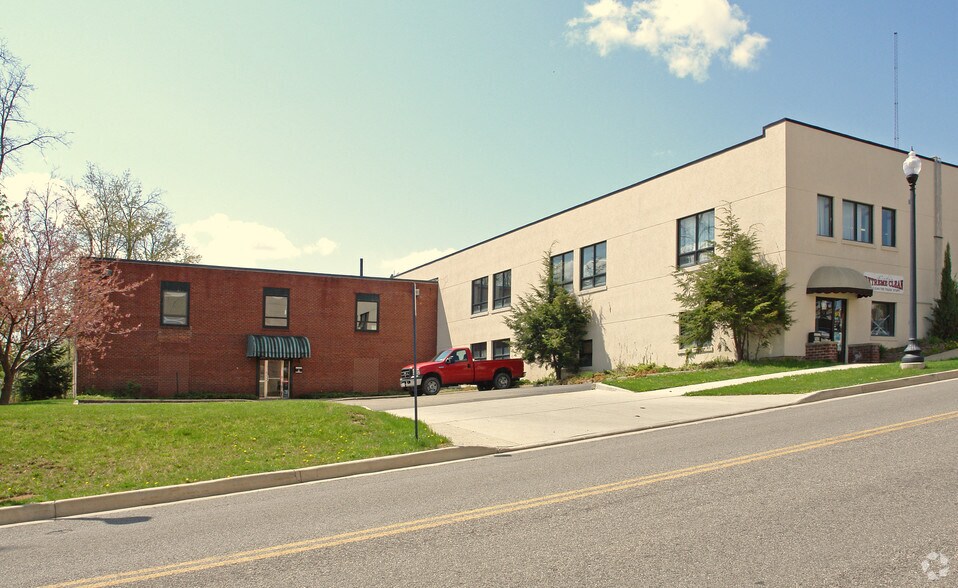 More Photos Of 405 W Third St, Jamestown Storefront Retail Office For Lease