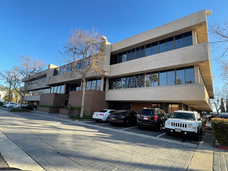 More Photos Of 2107 N Broadway, Santa Ana Loft Creative Space For Sale