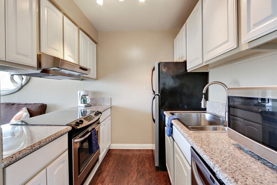 More Photos Of 415-425 Washington Blvd, Marina del Rey Apartments For Lease