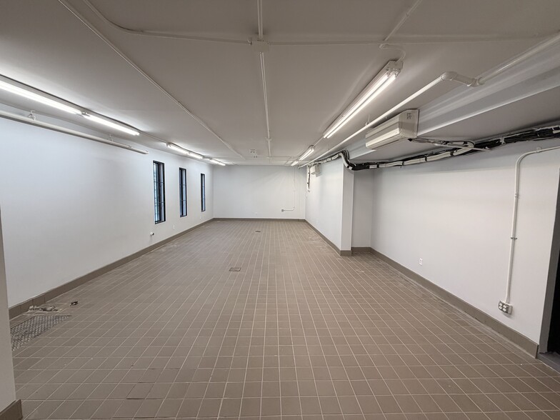 More Photos Of 225 34th St, Brooklyn Light Manufacturing For Lease