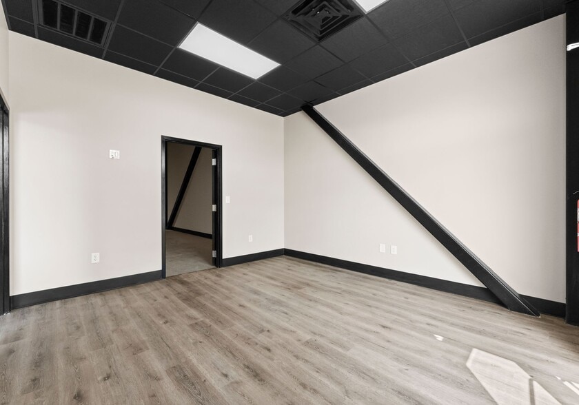 More Photos Of 137 Ebert Lane, Mooresville Flex For Lease