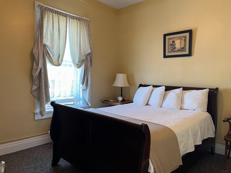 More Photos Of 101 E Bridge Ave, Saratoga Hotel For Sale