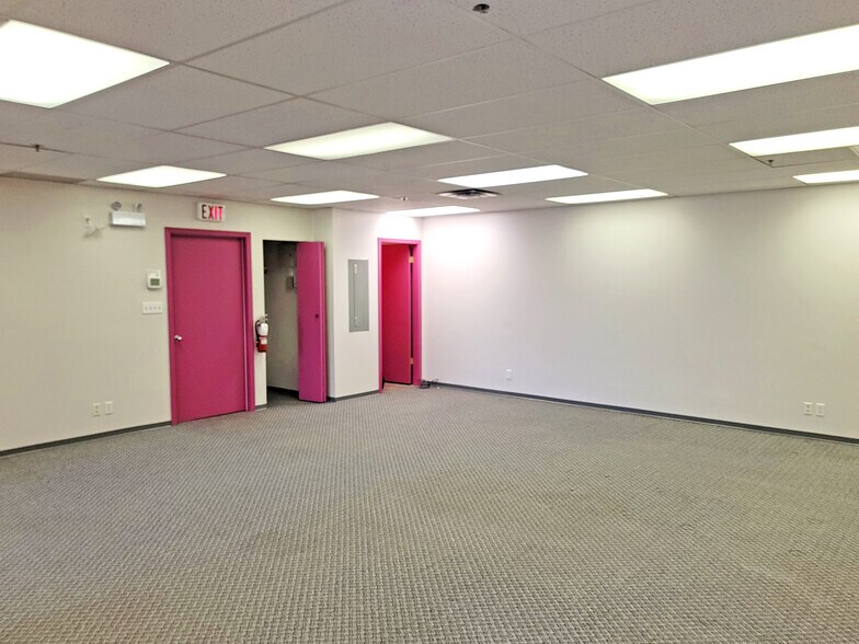 More Photos Of 1833 Coast Meridian Rd, Port Coquitlam Warehouse For Sale